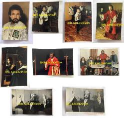 CİHAN ÜNAL'IN ORİJİNAL 9'LU FOTOĞRAF SETİ, 17 x 12 cm,  14 x 10 cm, 12 x 9 cm ve 13 x 11,5 EBADINDA 9 ADET FOTOĞRAF - CİHAN ÜNAL EDMUND KEAN (AKTÖR KEAN) ROLÜNDA OYNARKEN ÇEKİLMİŞ 9 FARKLI FOTOĞRAF - TEKNİK KADRO: KOSTÜMCÜ, SEVİM ÇALDAR - IŞIK, ALİ TAYGUN, GENCAY GÜRÜN, YÖNETMEN: TUNÇ YALMAN - DEKORATÖR: SERSİN SATGAN - ARALIK 1989 - OCAK 1990