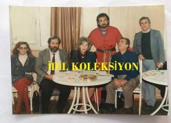 CİHAN ÜNAL'IN ORİJİNAL 9'LU FOTOĞRAF SETİ, 17 x 12 cm,  14 x 10 cm, 12 x 9 cm ve 13 x 11,5 EBADINDA 9 ADET FOTOĞRAF - CİHAN ÜNAL EDMUND KEAN (AKTÖR KEAN) ROLÜNDA OYNARKEN ÇEKİLMİŞ 9 FARKLI FOTOĞRAF - TEKNİK KADRO: KOSTÜMCÜ, SEVİM ÇALDAR - IŞIK, ALİ TAYGUN, GENCAY GÜRÜN, YÖNETMEN: TUNÇ YALMAN - DEKORATÖR: SERSİN SATGAN - ARALIK 1989 - OCAK 1990