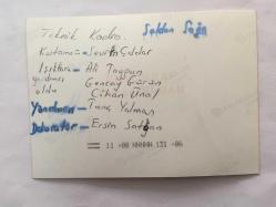 CİHAN ÜNAL'IN ORİJİNAL 9'LU FOTOĞRAF SETİ, 17 x 12 cm,  14 x 10 cm, 12 x 9 cm ve 13 x 11,5 EBADINDA 9 ADET FOTOĞRAF - CİHAN ÜNAL EDMUND KEAN (AKTÖR KEAN) ROLÜNDA OYNARKEN ÇEKİLMİŞ 9 FARKLI FOTOĞRAF - TEKNİK KADRO: KOSTÜMCÜ, SEVİM ÇALDAR - IŞIK, ALİ TAYGUN, GENCAY GÜRÜN, YÖNETMEN: TUNÇ YALMAN - DEKORATÖR: SERSİN SATGAN - ARALIK 1989 - OCAK 1990