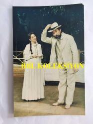 CİHAN ÜNAL'IN ORİJİNAL 3'Lü FOTOĞRAF SETİ, 18 x 11 cm ve 17  x 10 cm EBADINDA 3 ADET FOTOĞRAF - CİHAN ÜNAL ''VANYA DAYI''' OYUNUNDA İSMET AY, TİLBE BATUM, CÜNEYT TÜREL ve NURSELİ İDİZ İLE AYNI SAHNEDE