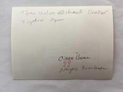 CİHAN ÜNAL'IN ORİJİNAL 2'Lİ FOTOĞRAF SETİ, 11,5 x 8,5 cm EBADINDA - CİHAN ÜNAL ve NERGİS KUMBASAR ''ŞEN DUL'UN GÖRKEMLİ DÖNÜŞÜ'' ADLI TİYATRO OYUNUNDA AYNI SAHNEDE