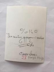 CİHAN ÜNAL'IN ORİJİNAL 2'Lİ FOTOĞRAF SETİ, 11,5 x 8,5 cm EBADINDA - CİHAN ÜNAL ve NERGİS KUMBASAR ''ŞEN DUL'UN GÖRKEMLİ DÖNÜŞÜ'' ADLI TİYATRO OYUNUNDA AYNI SAHNEDE