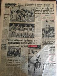 YENİ SABAH GAZETESİ 29 MAYIS 1959 YIL :22 SAYI :7269--Dün feza seyahati yapan iki maymun sağ salim döndü --Basın için af hazırlıkları yapılıyor --Bölükbaşı ,arabulmak için bugün de temaslar yapacak ---İstanbul  506 yıl önce bugün fethedildi ---Türkiye de en büyük yurt Ankara da inşa edilecek ---Dün gece İran Hariciye Vekili şehrimize geldi --Taşlık Tenis Kulübü Basıldı ---Vakıflar idaresinden beklediğimiz :Siyavuşgil --İstanbul Rehberi---Bir Amerikalı memleketimizle alakalı röportajlar yapacak ---Eşi İngiltere sığınan Sovyet Deniz Ataşesi Moskova ya götürüldü --Esnaf olmak isteyenler  kursa tabi tutulacaklar --Rusya zor galip geldi --Bulgarlar ilk devre 38-34 önde idi ---Federasyon Kupasında Topraksporu :3-1 yenen Kasımpaşa liderliğe yükseldi --3.Akdeniz oyunları için 4,5 milyon harcadı --İtalya İspanya yı rahat yendi :65-45 ---Bugün finale kalacak takımlar  belli oldu ---Bayar ,Papa ile görüşecek --Seyitgazi de bir jetimiz düştü ---