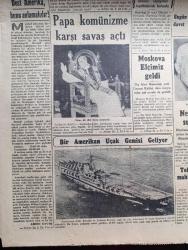 Cumhuriyet Gazetesi - 15 Temmuz 1949 - Dost Amerika Bunu Anlamalıdır Yazan Abidin Daver Köşe Yazısı - İngiltere'de Şeker De Vesikaya Tabi Tutuldu - Nihat Erim Dün İzmir'de Gizli Bir Toplantı Yaptı - Hindistan Başbakanı Pandit Nehru'ya Suikast - Papa Komünizme Karşı Savaş Açtı - Kaçakçı Yahudiler - Halka Ucuz Radyo Teminine Çalışılıyor - Şeref Duygusu Yazan Ordinaryüs Profesör Doktor Hıfzı Veldet - Camilerimiz - Güreşlerin Filmi Hafif Sıklet Ve Servet Meriç Yazan İsmail Habib Sevük - Bu Kapıyı Açmayınız Yazan Anthony Gilbert Yazı Dizisi - Dimitrov'a Sofyada Yapılan Cenaze Töreni - Borsa - Türkiye Bisiklet Sürat Yarışı Dün Yapıldı - Futbolda Transfer Pazarı Bütün Harareti yönelik Devam Ediyor - D'roja Briyantin - Sulfaderme Yara Merhemi - Üstad Münir Nurettin Kalamış Kulübünde - Safiye Ayla Büyükdere Beyazparkta - Bugünkü Radyo Programı - Hessoline Boya