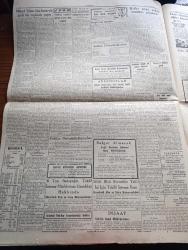 Cumhuriyet Gazetesi - 15 Temmuz 1949 - Dost Amerika Bunu Anlamalıdır Yazan Abidin Daver Köşe Yazısı - İngiltere'de Şeker De Vesikaya Tabi Tutuldu - Nihat Erim Dün İzmir'de Gizli Bir Toplantı Yaptı - Hindistan Başbakanı Pandit Nehru'ya Suikast - Papa Komünizme Karşı Savaş Açtı - Kaçakçı Yahudiler - Halka Ucuz Radyo Teminine Çalışılıyor - Şeref Duygusu Yazan Ordinaryüs Profesör Doktor Hıfzı Veldet - Camilerimiz - Güreşlerin Filmi Hafif Sıklet Ve Servet Meriç Yazan İsmail Habib Sevük - Bu Kapıyı Açmayınız Yazan Anthony Gilbert Yazı Dizisi - Dimitrov'a Sofyada Yapılan Cenaze Töreni - Borsa - Türkiye Bisiklet Sürat Yarışı Dün Yapıldı - Futbolda Transfer Pazarı Bütün Harareti yönelik Devam Ediyor - D'roja Briyantin - Sulfaderme Yara Merhemi - Üstad Münir Nurettin Kalamış Kulübünde - Safiye Ayla Büyükdere Beyazparkta - Bugünkü Radyo Programı - Hessoline Boya