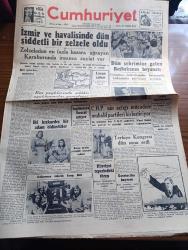Cumhuriyet Gazetesi - 24 Temmuz 1949 -Deprem- Bir Günün Manası Yazan Nadir Nadi Köşe Yazısı - İzmir Ve Havalisinde Dün Şiddetli Bir Zelzele Oldu - Vilayet Konağı Ve Adalet Sarayı Hasara Uğradı - Karaburun Ve Köylerinde 250 Ev Yıkıldı - Dün İstanbul'a Gelen Başbakan Şemseddin Günaltay'ın Beyanatı - Kızlarımızın Askerlik Kampı Bitti - CHP'nin Açtığı Mücadele Muhalif Partileri Birleştiriyor - Doktor Lütfi Kırdar Hakkında Eleştirel Karikatür - Gazeteciler Bayramı - Haftanın Şakaları Yazan Burhan Felek - Yeni Şişli Camii Ve Manevi Türk Mimarisi Yazan Profesör Albert Gabriel - 23 VII 1908 Yazan Falih Rıfkı Atay - Bu Kapıyı Açmayınız Yazan Anthony Gilbert Yazı Dizisi - Hatay Kurtuluş Yıldönümü Heyecanla Kutlandı - Semiha Coşar Ceyda Karasu Mualla Işık Üsküdar Salacak Kızkulesi Plaj Gazinosunda - Beşiktaş Takım Kaptanı Şükrü Gülesin Evlendi - Dünya Güreş Şampiyonu Yaşar Doğu'nun Gezisi - 19. Asırda İstanbul Yazan Haluk Y. Şahsuvaroğlu - Dünyanın En Büyük Binası 18 Yaşında- Papa Stalin Güreşi