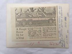 SUUDİ ARABİSTAN KRALI SULTAN  HALİD BİN ABDÜLAZİZ'İN ORİJİNAL FOTOĞRAFI ve ARKASINDA YAZILI HABER, 20 x 14 cm EBADINDA - SULTAN  HALİD BİN ABDÜLAZİZ'İN RANGE ROVER MARKASINA ÖZEL OLARAK YAPTIRDIĞI 6 TEKERLEKLİ ARABANIN FOTOĞRAFI, 25 MART 1981