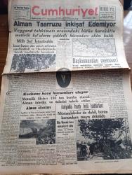 Cumhuriyet Gazetesi - 7 Haziran 1940 - Harbin Cihan şükürler Safhası Önünde Yazan Yunus Nadi Köşe Yazısı - Alman Taarruzu İnkişaf Edemiyor - Milli Şef İstanbul'da Fotoğraf - Yeni Müdafaa Sistemi İçinde Dün Yüzlerce Alman Tankı İmha Olundu - Amerika Büyük Erkanıharbiye Reisi General Marshall - Müttefik Filoları 150 Ton Bomba Atarak Alman Fabrika Ve Üslerini Tahrip Ettiler - Tarihte Türkler Ve İngilizler Yazan Ziya Şakir Yazı Dizisi - Küçük Hikaye Bir Ölümün Esrarı Peride Celal Yazı Dizisi - Üç Lira Sermayesi Olan Bir Metre Kumaşın Beyoğlu'nda 18 Liraya Satıldığı Anlaşıldı - Churchill Diyor Ki Belçikayı Eski Haline Getirmek Bizim De Fransa'nın da Bir Gayesidir - Galatasaray Fenerbahçe Bu Hafta Kadıköy'de Karşılaşıyorlar - Beynelmilel Atletizm Bayramı - Aşk Ve Macera Romanı İlk Ve Son Esad Mahmud Karakurt Yazı Dizisi - Şarkın Ses Kraliçesi Ümmü Gülsüm'ün Şaheseri Vedad Yanık Esire Taksim Sinemasında - Ağaran Saçlara Juvantin Kanzuk - Petrol Nizam Meleklerden Eser Bırakmaz - Çapamarka