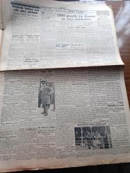 Cumhuriyet Gazetesi - 7 Haziran 1940 - Harbin Cihan şükürler Safhası Önünde Yazan Yunus Nadi Köşe Yazısı - Alman Taarruzu İnkişaf Edemiyor - Milli Şef İstanbul'da Fotoğraf - Yeni Müdafaa Sistemi İçinde Dün Yüzlerce Alman Tankı İmha Olundu - Amerika Büyük Erkanıharbiye Reisi General Marshall - Müttefik Filoları 150 Ton Bomba Atarak Alman Fabrika Ve Üslerini Tahrip Ettiler - Tarihte Türkler Ve İngilizler Yazan Ziya Şakir Yazı Dizisi - Küçük Hikaye Bir Ölümün Esrarı Peride Celal Yazı Dizisi - Üç Lira Sermayesi Olan Bir Metre Kumaşın Beyoğlu'nda 18 Liraya Satıldığı Anlaşıldı - Churchill Diyor Ki Belçikayı Eski Haline Getirmek Bizim De Fransa'nın da Bir Gayesidir - Galatasaray Fenerbahçe Bu Hafta Kadıköy'de Karşılaşıyorlar - Beynelmilel Atletizm Bayramı - Aşk Ve Macera Romanı İlk Ve Son Esad Mahmud Karakurt Yazı Dizisi - Şarkın Ses Kraliçesi Ümmü Gülsüm'ün Şaheseri Vedad Yanık Esire Taksim Sinemasında - Ağaran Saçlara Juvantin Kanzuk - Petrol Nizam Meleklerden Eser Bırakmaz - Çapamarka