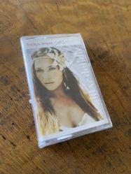 HÜLYA AVŞAR - 2002 / AŞIKLAR DELİDİR - KASET (JELATİNİNDE)
