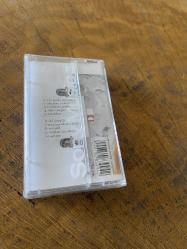 HÜLYA AVŞAR - 2002 / AŞIKLAR DELİDİR - KASET (JELATİNİNDE)