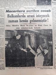Cumhuriyet Gazetesi - 11 Temmuz 1940 - Karşılıklı Propaganda Bombardımanları Arasında Yazan Nadir Nadi Köşe Yazısı - Akdeniz'de İlk Deniz Muharebesi İtalyan Filosunun 2 Gemi Kaybıyla Neticelendi - D. N. B. nin Tahrifleri - Macarlara Verilen Cevap Balkanlarda Arazi İsteyecek Zaman Henüz Gelmemiştir - İhtilal Fransası Doğarken - İngiltere'nin Harp Masrafı Günde 7,5 Milyon Sterlin - Tarihte Türkler Ve İngilizler Yazan Ziya Şakir Yazı Dizisi - Küçük Hikaye Diploma Ve Kadın Saçı Yazan Kadircan Kaflı - Yüksek Mühendis Mektebinde Diplomalar Verildi - Türkiye Futbol Birinciliği - Hakem Kursundan Mezun Olanlar - At Yarışları Başlıyor - Yasemin Dalları Yazan Server Bedi Yazı Dizisi - Bugünkü Radyo Programı - Günün Bulmacası - Bayan Mualla Ve Kemani Sadi Kadıköy İnci Gazinosunda - Baker Büyük Mağazaları - Çapamarka - Münir Nurettin Maçkadaki Küçük Çiftlik Parkında