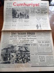 Cumhuriyet Gazetesi - 14 Birincikanun (Aralık) 1940 - Büyük Hadise Yazan Yunus Nadi Köşe Yazısı - Silivri Deniz Faciasının Bilançosu - 122 Kişi Kurtarıldı 103 Cesed Toplandı 127 Kaza Kurbanının Ölüleri Meydanda Yok Fotoğraf - Milli Şefimiz İsmet İnönü Dün Akşam Ankara Civarında Kısa Bir Seyahate Çıktılar - Yunan Ordusu Tepedelene Yaklaşıyor - Yugoslavya Macaristan Arasında Ebedi Dostluk Paktı Belgradda İmzalandı - İtalya'dan Akisler Duçenin Mevkii Tehlikededir - Zeynep Kamil Hastanesi Başhekimi Eyüp Aksoy'u Tehdid Eden Adam Yakalandı - Taksim Eminönü Arasında Otobüs Seferleri - General Kazım Özalp'ın Millete Tavsiyesi - Fransa'da Komünistlere Karşı Takibat - Napolyon'un Oğlunun Kemikleri Viyana'da ki Mezarından Çıkarıldı - Şark Osmanlıcasından Garb Osmanlıcasına Yazan İsmail Hami Danişmend - Hayat Güzeldir Filmi Bugün Melek Sinemasında - Manon Lesko Bugün İpek Sinemasında - Merhametten Maraz Yazan Stefan Zweig Yazı Dizisi - Saray Sinemasında Münir Nurettin Konseri - Atatürk Koşusu