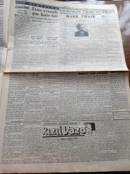 Cumhuriyet Gazetesi - 16 Birincikanun (Aralık) 1940 - Sulha Nasıl İmkan Bulunur Yazan Yunus Nadi Köşe Yazısı - Milli Şef İsmet İnönü'nün Seyahatleri - Münakalat Vekili Cevdet Kerim İncedayı İstanbul'da-  İngiliz Ordusu Libyaya Girdi - İtalya'da İkilik Başgösterdi - Roma Matbuatı Feryada Başladı - Çocuk Esirgeme Kurumu Menfaatine Dün Yapılan Boks Müsabakasında Gösteriş Maçına Çıkarılan İki Yavru - Hitler'in Nutku New York'ta Endişe Verdi - Şiir Gideni Anarak Yazan Fazıl Ahmed Aykaç - Vatan Şairi Namık Kemal'in Annesinin Mezar Taşı Afyonkarahisar'da Bulundu - Küçük Hikaye Deli Mehmedin Efsanesi Yazan Leman Ahıskal - Acayip Tipler Mark Twain Yazan Hamdi Varoğlu - Laval Gitti Flanden Geldi Yazan Ömer Rıza Doğrul Köşe Yazısı - Kızıl Vazo Yazan Peride Celal Yazı Dizisi - Futbolcu Boduri'nin Cenazesi Götürülüyor Fotoğraf - Bugünkü Radyo Programı - Saadet Yuvası Filmi Beşiktaş Suad Park Sinemasında - Münir Nurettin Konseri Saray Sinemasında - Blaupunkt Radyoları - Ali Muhiddin Hacı Bekir