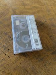 ESRA ÖZMEN - KADIN DELİSİ - KASET (JELATİNİNDE)