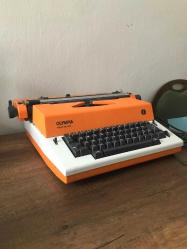 Olympia Report de Luxe Daktilo Elektrikli Çalışır durumda