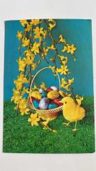 HEDİYE KARTPOSTALI - 15 x 10 cm EBADINDA - ARKASI YAZILI- SARI ÇİÇEKLERLE SÜSLÜ,RENKLİ PASKALYA YUMURTALARININ OLDUĞU SARI SEPET VE OYUNCAK CİVCİV