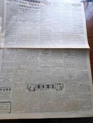 Cumhuriyet Gazetesi - 12 Şubat 1942 - Singapurun Akıbeti Yazan Yunus Nadi Köşe Yazısı - Ankara Tekzib Ediyor Perapalas Suikastine Dair Tahkikat Alman Ajanları Mesuliyetinin Sabit Olmadığına Bildiriliyor - Tanca Hadisesi Üzerine - Singapuru Bütün Tabii Arıza Ve Tesisat ile Gösterirler Kabartma Kroki - Japonlar Singapur'a Girdiler - Zavallı Dost Yunanistan - Amerika'nın Harp Masrafı Şimdiden 143 Milyar Doları Buldu - Şark Cephesinde Gördüklerim Yazan Emekli General H. Emir Erkilet Yazı Dizisi - Yalova Kaplıcaları Otel Termal Ve Banyoları - Mesud Günler Şehzadebaşı Turan Sinemasında - Dağlar Kralı Bu Akşam Lale Sinemasında - Avrupa'da Rönesanstan Sonra Ahlak Hususiyetleri Yazan Burhan Toprak - Sızı Yazan Mükerrem Kamil Su Yazı işleri - Etyemez Yazan Burhan Felek Köşe Yazısı - Sinir Kırıklık Ve Bütün Ağrılara Deva Kaşeleri - Bulmaca - Borsa- Şehir Tiyatrosu Temsilleri - Tepebaşı Dram Kısmında Rüzgar Esince - Komedi Kısmında Kiralık Odalar - Bugünkü Radyo Programı