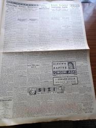 Cumhuriyet Gazetesi - 14 Mart 1942 - Fransız İngiliz Münasebetleri Yazan Yunus Nadi Köşe Yazısı - Küçük Şişelerde Rakı Satılmaması Kararlaştı - Erzincanın Yeniden İnşası Başlıyor - Berlin Operası Başmuganniyesi İstanbul'da Fotoğraf - Rus Süvarileri Fotoğraf- Şark Cephesinde Gördüklerim Alman Führerine Veda Ederken Yazan Emekli General H. Emir Erkilet Yazı Dizisi - 14 Mart Tıbbiyeliler Bayramı Yazan Profesör Doktor Kazım İsmail - İbrahim Özgür Süreyya Salonlarında - Willy Forst'un Şaheseri Operet Ses Sinemasında - Hallo Broadway Bugün Saray Sinemasında - Küçük Hikaye Yıldırım İzdivacı Yazan Hadiye İclal - Sızı Yazan Mükerrem Kamil Su Yazı Dizisi - 7 Günahkarlar Çemberlitaş Sinemasında - Va Nû'cuğum Balık Yiyelim Yazan Burhan Felek Köşe Yazısı - Erna Sack Konseri Saray Sinemasında - Gözden Pudra - Bulmaca - Singer Saat - Bugünkü Radyo Programı