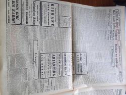Cumhuriyet Gazetesi - 17 Mart 1942 - Hindiler Ait Bir Hatıra Yazan Yunus Nadi Köşe Yazısı - Bir Türk Şehrine Yapılan Tecavüz - 3 Yabancı Tayyare Gece Milasa Taarruz Ederek 15 Bomba Attı Fotoğraf - Millet Meclisi Açıldı - İngilterenin Hindistan Kral Naibi Lord linlitggow - 16 Mart Anması Dün Yapıldı Fotoğraf - Şark Cephesinde Gördüklerim Yazan Emekli General H. Erkilet Yazı Dizisi - Şark Cephesinden Resimler - Manisa Mebusu Refik İnce'nin İki Takriri - İhtikar Ve Edebiyat Yazan Ziyaeddin Fahri - Kıskanç İpek Sinemasında - Artist Istırabı Şark Sinemasında - Arjantina Yarın Akşam Melek Sinemasında - Fener Patrikhanesindeki Yangın Davası - Büyük İnönü Koşusu - Kleopatra Bu Perşembe Lale Sinemasında - Sızı Yazan Mükerrem Kamil Su Yazı Dizisi - Sevinilecek Bir Aydınlanma Yazan Burhan Felek Köşe Yazısı - Yeni Blaupunkt Radyoları Gelmiştir - Gripin - Bulmaca - Bugünkü Radyo Programı - Poker Traş Bıçağı - Haydar Rifatın Eserleri - Singer Saat Mağazaları - İzona Saç Sabunu