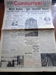 Cumhuriyet Gazetesi - 19 Mart 1942 - Milli Şef İsmet İnönü'nün Söylediği Büyük Nutuk - Bugünden İtibaren Çayın Kilosuna 750 Ve Kahvenin Kilosuna 300 Kuruş Zam Yapıldı - Amerika'nın Bize Vereceği Malzeme - İngiliz Hükümetinin Teessürü - Milas Bombardımanı Yanlışlıkla Mı Oldu - Şarj Cephesinde Harekatı Sıfırın Altında 45 Derece Soğukta Muharebeler Çok Şiddetle Devam Ediyor - Japon Harp Tebliği Timor Adası Harekatı Sona Erdi - Stalin Yoldaş Kendi İmzası ve Posta İle Papa'ya Bir Mektup Göndermiş - Şark Cephesinde Gördüklerim Yazan Emekli General H. Emir Erkilet Yazı Dizisi - Almanları Kaç Denizaltısı Var Yazan Abidin Daver Köşe Yazısı - Beethoven Gecesi Bu Akşam Opera Sinemasında - Yusuf Ziya Ortaç'ın Yeni Romanı Göç - Sızı Yazan Mükerrem Kamil Su Yazı Dizisi - Amerikan Sularında 41 Tonluk Gemi Batırıldı - Ekspres Fiat Yükseltmek Usulü Yazan Burhan Felek Köşe Yazısı - Her Irkın Üstünde Türk Irkı Bozkurt Mecmuası - Bulmaca - Singer Saat -  Frengi Ve Belsoğukluğuna Karşı Protejin - Borsa