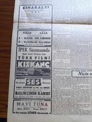 Cumhuriyet Gazetesi - 20 Mart 1942 - Barış Yapılamaz Mı Yazan Yunus Nadi Köşe Yazısı - Milli Şefimiz İsmet İnönü'nün Ege Seyahatleri Fotoğraf - Refet Ülgen ve Yeğeni Dün Beraat Ettiler - Müttefikler Tebliği Yeni Gine Sularında Japon Filosuna Şiddetli Bir Hava Taarruzu - Savaş Haritası - General Rommel Afrika Orduları Kumandanı Oldu - Amerikan Uçan Kale Tayyaresi Fotoğraf - Japon Harp Tebliği Sumatranın İşgali Tamamlandı - Sanatçı Mülakatları Ve Akademiler Yazan Celaleddin Ezine - Türk Filmi Kıskanç Başrolde Cahide Fatma Arkan Ve Suavi Tedü İpek Sinemasında - Balıkçının Karısı Ses Sinemasında - Merhum Boksör Küçük Kemal'in Kabri Yapılacak - Galatasaraylıların Çayı - Anıtkabir Jürisi Yetkilinin Bildirdi - Para Ve Ayak Yazan Burhan Felek - Sızı Yazan Mükerrem Kamil Su Yazı Dizisi - Futbol Grup Birincilikleri 27 Nisan'da Başlıyor - Şehir Tiyatrosu Temsilleri - Tepebaşı Dram Kısmında Para Oyunu - Bulmaca - Sinir Kırıklık Ve Bütün Ağrılara Deva Ağrı Kesici - Bugünkü Radyo Programı - Borsa