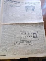 Cumhuriyet Gazetesi - 22 Haziran 1942 - Üçüncü Merhale Yazan Yunus Nadi Köşe Yazısı -  İstanbul Kulüpleriyle Temasa Memur Edilen Vildan Aşir Ve Burhan Felek Fotoğraf - Ankara At Yarışları - Millî Şef İsmet İnönü Dünkü At Yarışlarını Takip Buyurdular - Afrika'da Harekat Tobruk Teslim Oldu - Askeri Vaziyet Tobruk Ve Sivastopol Harplerinin Vaziyeti Yazan Emekli General H. Emir Erkilet Yazı - Gazi Bulvarı Tamamlanıyor - Aldan Kimmiş İslam Türk Ansiklopedisinin Kap Mecmuacısına Yazan İsmail Habib - Rakıdan Ölenler Hakkında Tahkikat - Siyasi İcmal Bir Yıldönümü Yazan Ömer Rıza Doğrul - Safiye Ayla Ve Muammer Karaca Tepebaşı Belediyesi Bahçesinde - Ülker Fırtınası Yazan Safiye Erol Yazı Dizisi - Şeref Stadında Atletizm Müsabakaları - Sinop Gerze Futbol Maçı - İlonka Yağlı Yağsız Kar Ve Acı Badem Kremleri - Bütün Halk Radyo Yıldızı Nevzat Akay'ı Görmek İçin Taksim Kristal'e Koşuyor - Blaupunkt Radyoları - İdris Müshil Limonatası