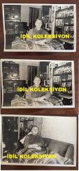 BEŞİKTAŞ'IN EFSANE BAŞKANI SÜLEYMAN SEBA'NIN ORİJİNAL 3'LÜ FOTOĞRAF SETİ, 18 x 12 cm EBADINDA - SÜLEYMAN SEBA RAHATSIZLANIP ODASINDA BATTANİYENİN ALTINDA DİNLENİRKEN ÇEKİLMİŞ 3 FARKLI KARE