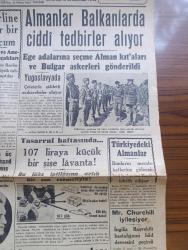 Cumhuriyet Gazetesi - 18 Birincikanun (Ocak) 1943 - Uzakşarkta Harp Çabuk Bitebilir Mi Yazan Nadir Nadi Köşe - Pasifik Harbi Amerikan Kıtaları Bir Japon Üssüne Çıktı - Askeri Vaziyet Yazan Emekli General H. Emir Erkilet Yazı Dizisi - Havagazı Şirketini İtham Eden Raporlar - İngiliz Ve Amerikan Uçaklarından Berline Ağır Hücum - Tasarruf Haftasında 107 Liraya Küçük Bir Şişe Lavanta - İngiliz Başvekili Winston Churchill İyileşiyor - Kıymetli Bir Eser Madame Curie Remzi Kitabevinde - Köylerde Tasarruf Yazan Profesör Ziyaeddin Fahri Fındıkoğlu - Ar Sineması Açıldı - Amcabey'in 55. Sayısı Çıktı - Pertevniyal Voleybol Maçında İstiklali Yendi - Aşkın Doğuşu Yazan Peride Celal Yazı Dizisi - Müttefikler Avrupa'ya Gelebilir Mi Gelemezler Mi Yazan Ömer Rıza Doğrul Köşe Yazısı - Sporcular Ve Sporu Sevenler Nil Lokanta Ve Birahanesine Toplanıyor - Uyuz Ve Deri Kaşıntılarına Karşı Dermoliv