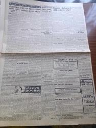 Cumhuriyet Gazetesi - 18 Birincikanun (Ocak) 1943 - Uzakşarkta Harp Çabuk Bitebilir Mi Yazan Nadir Nadi Köşe - Pasifik Harbi Amerikan Kıtaları Bir Japon Üssüne Çıktı - Askeri Vaziyet Yazan Emekli General H. Emir Erkilet Yazı Dizisi - Havagazı Şirketini İtham Eden Raporlar - İngiliz Ve Amerikan Uçaklarından Berline Ağır Hücum - Tasarruf Haftasında 107 Liraya Küçük Bir Şişe Lavanta - İngiliz Başvekili Winston Churchill İyileşiyor - Kıymetli Bir Eser Madame Curie Remzi Kitabevinde - Köylerde Tasarruf Yazan Profesör Ziyaeddin Fahri Fındıkoğlu - Ar Sineması Açıldı - Amcabey'in 55. Sayısı Çıktı - Pertevniyal Voleybol Maçında İstiklali Yendi - Aşkın Doğuşu Yazan Peride Celal Yazı Dizisi - Müttefikler Avrupa'ya Gelebilir Mi Gelemezler Mi Yazan Ömer Rıza Doğrul Köşe Yazısı - Sporcular Ve Sporu Sevenler Nil Lokanta Ve Birahanesine Toplanıyor - Uyuz Ve Deri Kaşıntılarına Karşı Dermoliv