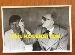 BEŞİKTAŞ'IN EFSANE BAŞKANI SÜLEYMAN SEBA'NIN ORİJİNAL 4'LÜ FOTOĞRAF SETİ, 18 x 12 cm EBADINDA - SÜLEYMAN SEBA KENARDA YEDEK KULÜBESİNİN YANINDA TEKNİK EKİPLE BİRLİKTE MAÇI TAKİP EDERKEN ÇEKİLMİŞ 4 FARKLI KARE