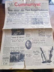 Cumhuriyet Gazetesi - 2 Haziran 1944 - Gençlik İçin Harcadığımız Gayret Nedir Yazan Nadir Nadi Köşe Yazısı - Dünya Emniyet Planı Washington'da Toplanması Beklenen Konferans - Yeni Bulgar Kabinesi Sofyanın Alman Taleplerini Aynen Kabul Ettiğini Bildiriliyor -  Roma Önlerinde Alman Hattı Yarıldı - Trakya'da Bir Tren Köprüsü Yıkıldı - Beykoz Kundura Fabrikası İş Hacmini Çok Arttırdı -  Çorum Okulunun İstanbul'da Satılan Çimentoları - Askeri Vaziyet İtalya Ve Rusya'daki Son Harekat Yazan Emekli General H. Emir Erkilet Yazı Dizisi - İlk Mektup Yazan Fazıl Ahmed Aykaç - Çölde Aşk Geceleri Şark Sinemasında - Seviştiğimiz Zamanlar Ar Sinemasında - Müzeyyen Senar Işıl Sadi Işılay Ve Mualla Gökçay Tepebaşı Belediye Bahçesinde - Gazi Koşusu - Ankara'da Yapılacak Altıncı Hafta Koşularına Ait Tahminler - Sokaktan Gelen Kadın Yazan Esat Mahmut Karakurt Yazı Dizisi - Sinema Biletlerine Yapılan Zam - Erzurum İstanbul Hava Seferleri Başladı - Bugünkü Radyo Programı - Hamiyet Yüceses-  Zehra Bilir