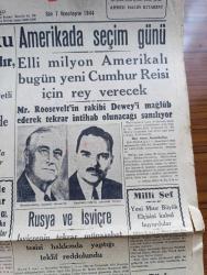 Cumhuriyet Gazetesi - 7 İkinciteşrin (Kasım) 1944 - Bugün Amerika'da Yazan Nadir Nadi Köşe Yazısı - Stalin'in Dünkü Nutku Harbi Müttefikler Kazanacaklardır Artık Şüpheye Yer Yoktur - Amerika'da Seçim Günü Elli Milyon Amerikalı Oy Verecek - Amerika'da Demokratların Adayı Roosevelt Cumhuriyetçilerin Adayı Dewey Fotoğraf - İspanyol Milli Kongresinin Kararları Frankoyu Düşürmek Üzere Bir Plan Gerçekleştirildi - Berlin'de Nutuklar Himmler Ve General Guderian Halka Teminat Veriyorlar - Beynelmilel Portreler Thomas E. Dewey - Ankara Halkevinde Sadi Tek Tiyatrosu - Acı Hatıralar Kadıköy Opera Sinemasında - Roosevelt Mi Yoksa Devey Mi Seçilecek Yazan M. Kenan Kan - Kapıdan Bir Kadın Girdi Yazan Warwick Deeping Yazı - Her Gün Alacak Değiliz Ya Yazan Burhan Felek Köşe Yazısı - Bugünkü Radyo Programı - Bulmaca - Tural Öksürüğü Ve Bronşiti Derhal Keser - Hagenuk Yüksek Hassasiyet ve Randımanlı Radyolar - İstanbul Belediye Şehir Tiyatroları Dram Kısmı Doktorun Hatası - Kuru Kahveci Mehmet Efendi