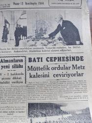 Cumhuriyet Gazetesi - 12 İkinciteşrin (Kasım) 1944 - Havacılık Konferansı Ve Türkiye Yazan Abidin Daver Köşe - Ebedi Şefimiz Atatürk'ün 6. Ölüm Yılı Dolayısıyla Anma Yapıldı Fotoğraf - İsmet İnönü Ebedi Şefin Mezarına Çelebi Koyuyor Fotoğraf - Sovyet Orduları Tuna Nehrini Geçti - Bebek İstinye Yolu Dün Açıldı - Amerikalı Boksörlerle Dün Yapılan Müsabaka - Üç Karşılaşmadan İkisini Boksörlerimiz Birini De Amerikalı Abrahams Kazandı Fotoğraf - Dün Fenerbahçe Stadyumunda Büyük Bir Tören Yapıldı İzciler And İçtiler - Washington Büyükelçimiz Münir Ertegün Vefat Etti - Almanların Yeni Silahı - Haftanın Şakaları Yazan Burhan Felek - Kapıdan Bir Kadın Girdi Yazan Warwick Deeping Yazı Dizisi - Öldürün Bu Kadını Bugün Taksim Sinemasında - Ses Tiyatrosunda Leblebici Horhor Ağa -  Müzeyyen Senar Işıl Borsa Kıraathanesinde - Derman Ağrı Kesici - Zehra Bilir Safiye Tokay Ve Salahaddin Pınar Her Akşam Novotni Oteli Altında Aile Saz Salonunda - Mualla Gökçay Her Akşam Maksimde -  Çapamarka