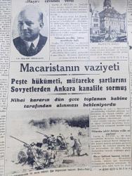 Cumhuriyet Gazetesi - 14 Birinciteşrin (Ekim) 1944 - Moskova'dan İlk Haberler Yaşam Nadir Nadi Köşe Yazısı - Balkanlar İçin İngiliz Rus Görüşmeleri - Achen Şehri Bir Enkaz Yığını Haline Geldi Fotoğraf - Riga Düştü - Atina ve Pire Dün Kurtarıldı - Macaristan'ın Vaziyeti Peşte Hükümeti Mütareke Şartlarını Sovyetlerden Ankara Kanalıyla Sormuş - İstanbul Mebusları Halkı Dinlemeye Başladılar - İspanya'da Karışıklık Devam Ediyor - Franco Hükümeti - Bu Dünyada Harpten Başka Ne Oluyor - Radyo Foto Nedir - Almanya'nın İkide Bir Harp Çıkarması Nasıl Önlenebilir - Mumyalar Kralı Ses Sinemasında - İsmail Dümbüllü Beyoğlu İstanbul Gazinosunda - Elazığ Tunceli Atlı Spor Ocağı Koşuları - Atina'nın Kurtuluşu Yazan Ömer Rıza Doğrul Köşe Yazısı - Bir Gecelik Gelin Bugün Ar Sinemasında - Askeri Vaziyet Yazan Emekli General H. Emir Erkilet Yazı Dizisi - Fındıkçıların Derdi Yazan Burhan Felek Köşe Yazısı - Churchill Amerika Hesabına Söz Söylemeye Salahiyetli Mi - Mualla Gökçay Her Akşam Maksimde - Borsa