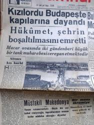 Cumhuriyet Gazetesi - 15 Birinciteşrin (Ekim) 1944 - Altıncı Kış Harbi Yazan Nadir Nadi Köşe Yazısı - Kızılordu Budapeşte Kapılarına Dayandı Hükümet Şehrin Boşaltılmasını Emretti - Polonya Başvekili Mikolajczyk Churchill Ve Stalin'le Uzun Bir Görüşme Yaptı - Churchill Alman Şehirlerine Atılacak Mermilerden Birine İmza Atıyor Fotoğraf - Londra Halkının Ankaralıları Tebriki - Ankara Vali Ve Belediye Reisi Nevzat Tandoğan - Müstakil Makedonya - Aachen Şehri İçin Yapılan Muharebe - Memurlara Bir Maaş İkramiye - Korfu Adası Da Kurtarıldı - Haftanın Şakaları Yazan Burhan Felek - Maliye Vekili Nurullah Esad Sümer İstanbul'da - Müttefiklerin Balkan Siyaseti Yazan Ömer Rıza Doğrul Köşe Yazısı - Doludizgin Yazan Rene Fanjailaz Yazı Dizisi - Büyük Yangın Filmi Lale Sinemasında - Galatasaray Alemdar Maçı - Fenerbahçe Anadoluhisarı Maçı - Beşiktaş Anadolu Maçı - Lorel Hardy Pasif Korunma Memurları Bugün İpek Sinemasında - Amcabeye Göre Çizen Cemal Nadir Karikatür - Müzeyyen Senar Işıl