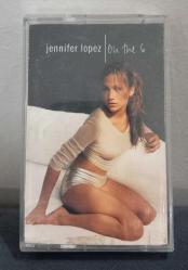 JENNİFER LOPEZ ON THE 6 KASET KONDİSYON YÜKSEK.  KARTONETİNDE BİRAZ YIRTIK MEVCUT.  KOLEKSİYONLUK NADİR