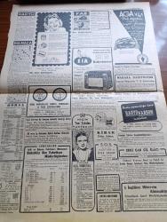 Cumhuriyet Gazetesi - 5 Nisan 1946 - Dost Amerika'nın Denizcilerini Karşılarken Yazan Nadir Nadi Köşe Yazısı - Missouri İstanbul'da - Misouri Hareketinden Evvel New York Limanında Fotoğraf - Güvenlik Konseyi İran Meselesini 6 Mayısa Bıraktı - İngiltere Arnavutluk İle Münasebatını Kesti - Harp Devamınca Alman Genelkurmay Başkanlığı Yapan Mareşal Keitel Hitler'e Sövüyor - Mehmed Münirin Fikir Tarihimizdeki Mevkii Yazan Profesör Ziyaeddin Fahri Fındıkoğlu - İzmir At Yarışlarının Üçüncü Haftasına Aid Program - Gazi Osman Paşa Mezarında Dün Tören Yapıldı - İzmir Kayagücü Takımı Geldi - Miskinler Tekkesi Yazan Reşat Nuri Güntekin Yazı Dizisi - Stalin Amerika Büyükelçisinin Kabul Etti - Meşrutiyet Tiyatrosu Baykuş - Amcabey Missouri'de Çizen Cemal Nadir Karikatür Çizen Cemal Nadir Karikatür - EIA Radyo - Aga Plak Değiştirici Makinesi - Bugünkü Radyo Programı - Muammer Karaca Tiyatrosu Platin Palas Beyoğlu Lale Sinemasında - Zeki Çan Çil İlacı - Tokalon Pudra