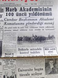 Cumhuriyet Gazetesi - 1 Kasım 1946 - Meclis Açılırken Yazan Nadir Nadi Köşe Yazısı - Meclis Bugün İsmet İnönü'nün Senelik Nutkuyla Açılıyor - Harp Akademisinin 100. Yıldönümü - Şanlı Türk Ordusundan Bir Görünüş - Sağlık Bakanı Doktor Behçet Uz - Mareşal Fevzi Çakmak Demokrat Partiye Mi İltihak Etti - Üniversite Bugün Törenle Açılıyor - İtalya'dan Alınacak Sekiz Vapur - Cemal Nadir Karikatür - Eski Meclis Mebusan Reisi Halil Menteşe'nin Hatıraları Yazı Dizisi - Türk Güreşi Yazan İsmail Habib Sevük - Ankara'daki Yedinci Hafta At Yarışı Koşularının Programı - Yavuz Sultan Selim Ağlıyor Yazan Feridun Fazıl Tülbentçi Yazı Dizisi - Amcabey Ve Bir İcad Çizen Cemal Nadir - Cumhuriyet Kupasını İstanbul Muhteliti Kazandı - Safiye Ayla Hacer Buluş Ve Meşhur Pamukçu Efeler Taksim Kristal Salonunda - Küçük Hikaye Katil Çeviren Hamdi Varoğlu - Bahçe Mimarı Mevlüt Baysal - Ankara'nın En Tanınmış Müessesi Şekerci Hacı Bekir - Gripin - Bugünkü Radyo Programı - Singer Saat Mağazaları - Kapilin