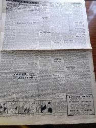 Cumhuriyet Gazetesi - 1 Kasım 1946 - Meclis Açılırken Yazan Nadir Nadi Köşe Yazısı - Meclis Bugün İsmet İnönü'nün Senelik Nutkuyla Açılıyor - Harp Akademisinin 100. Yıldönümü - Şanlı Türk Ordusundan Bir Görünüş - Sağlık Bakanı Doktor Behçet Uz - Mareşal Fevzi Çakmak Demokrat Partiye Mi İltihak Etti - Üniversite Bugün Törenle Açılıyor - İtalya'dan Alınacak Sekiz Vapur - Cemal Nadir Karikatür - Eski Meclis Mebusan Reisi Halil Menteşe'nin Hatıraları Yazı Dizisi - Türk Güreşi Yazan İsmail Habib Sevük - Ankara'daki Yedinci Hafta At Yarışı Koşularının Programı - Yavuz Sultan Selim Ağlıyor Yazan Feridun Fazıl Tülbentçi Yazı Dizisi - Amcabey Ve Bir İcad Çizen Cemal Nadir - Cumhuriyet Kupasını İstanbul Muhteliti Kazandı - Safiye Ayla Hacer Buluş Ve Meşhur Pamukçu Efeler Taksim Kristal Salonunda - Küçük Hikaye Katil Çeviren Hamdi Varoğlu - Bahçe Mimarı Mevlüt Baysal - Ankara'nın En Tanınmış Müessesi Şekerci Hacı Bekir - Gripin - Bugünkü Radyo Programı - Singer Saat Mağazaları - Kapilin