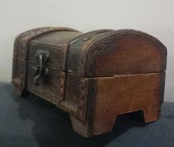 EL YAPIMI AHŞAP TAKI KUTUSU. 16 X 9.5 X 7 CM. KONDİSYON YÜKSEK KOLEKSİYONLUK