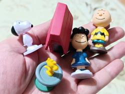Snoopy Charlie Brown mini figür oyuncak biblo set koleksiyon dekor tasarım hediye vintage retro nostalji