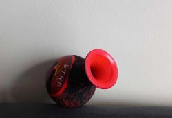 ETNA YANARDAĞI TEMALI EL YAPIMI MİNİ ÇÖMLEK VAZO.  KONDİSYON YÜKSEK KOLEKSİYONLUK NADİR TURKİYE'DE  PEK SATIŞI YOK.