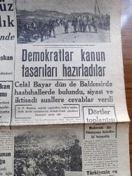 Cumhuriyet Gazetesi - 10 Nisan 1947 - Dünya Devleti Yazan Nadir Nadi Köşe Yazısı - İngiltere'den Beşyüz Av Uçağı Satın Aldık - Uçaklar 12lik Filolar Halinde Türkiye'ye Gönderiliyor - Müdafaa Uçaklarının Satın Alınması Başkan Truman'ın Yardım Teklifiyle Alakalı - Demokratlar Kanun Tasarıları Hazırlandılar - Celal Bayar Ve Arkadaşları Bergama Haricinde Kendilerini Karşılayan Halkla Beraber - De Gaulle'ün Teşebbüsü Akisler Uyandırdı - Güreşçilerimiz Avrupa Grekoromen Güreş Şampiyonası İçin Prag'a Gitti - Türkiye'nin En Büyük Milli Sendikası Kömür İşçileri Sendikasının Kongresi Dün Yapıldı - Türk Güreşi Kurddereli Ve Atatürk Yazan İsmail Habib Sevük - İki Yetime Filmi Saray Ve İnci Sinemasında - Vehbi Koç'un Konferansı - Buffalo Bill İpek Sinemasında - Safiye Ayla Mustafa Çağlar Suzan Yakar Ve Hamiyet Yüceses Pangaltı İnci Sinemasında - Otomobil İmparatoru Henry Ford'un Ölümü - Vanderberg'in Nutku Yazan Ömer Rıza Doğrul - Parker 51 Dolma Kalem - Ardath Saatleri - Bugünkü Radyo Programı