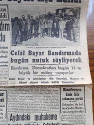 Cumhuriyet Gazetesi - 11 Nisan 1947 - İyi Bir Barış Yazan Nadir Nadi Köşe Yazısı - Amerikan Yardımının Gayesi İfşa Edildi - Amerika Ayanında Dün Hedefin Rus İlerlemesini Durdurmak Olduğu Bildirildi - Dün Güvenlik Konseyinde Yardım İçin Şiddetli Tartışmalar Oldu - Celal Bayar Ve Adnan Menderes'in İzmir'den Hareketlerine Ait Fotoğraf - Memleketimize Gelen Amerikalı Profesör Ruslarla Anlaşmak Andlaşma İle Olamaz Dedi - Seçimler Arifesinde Çakırbeyli Demokrat Parti Başkanı Mehmet Budaklıyı Kim Öldürdü - Atina'da İki Türk Sanatkarı Orhan Borar Ve Mithat Fenmen'in Konseri - Dünyada Neler Oluyor - İngiltere'den Aldığımız 500 Uçağın Vasıfları Yazan Abidin Daver Köşe Yazısı - Bir Facia Karşı Yazan Ömer Rıza Doğrul Köşe Yazısı - Ben Kimin Yazan Burhan Felek - Marshall Stalin İle Görüşmeye Çalışacak - Ali Şir Nevai Hakkında Güzel Bir Konferans - İzmir Yarışlarının Üçüncü Hafta Programı - Cennette Bir Gece Kadıköy Opera Sinemasında - Milli Piyango 23 Nisan Çekilişi - Songster 1 İğne 10 Plak Çalar