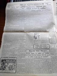 Cumhuriyet Gazetesi - 11 Nisan 1947 - İyi Bir Barış Yazan Nadir Nadi Köşe Yazısı - Amerikan Yardımının Gayesi İfşa Edildi - Amerika Ayanında Dün Hedefin Rus İlerlemesini Durdurmak Olduğu Bildirildi - Dün Güvenlik Konseyinde Yardım İçin Şiddetli Tartışmalar Oldu - Celal Bayar Ve Adnan Menderes'in İzmir'den Hareketlerine Ait Fotoğraf - Memleketimize Gelen Amerikalı Profesör Ruslarla Anlaşmak Andlaşma İle Olamaz Dedi - Seçimler Arifesinde Çakırbeyli Demokrat Parti Başkanı Mehmet Budaklıyı Kim Öldürdü - Atina'da İki Türk Sanatkarı Orhan Borar Ve Mithat Fenmen'in Konseri - Dünyada Neler Oluyor - İngiltere'den Aldığımız 500 Uçağın Vasıfları Yazan Abidin Daver Köşe Yazısı - Bir Facia Karşı Yazan Ömer Rıza Doğrul Köşe Yazısı - Ben Kimin Yazan Burhan Felek - Marshall Stalin İle Görüşmeye Çalışacak - Ali Şir Nevai Hakkında Güzel Bir Konferans - İzmir Yarışlarının Üçüncü Hafta Programı - Cennette Bir Gece Kadıköy Opera Sinemasında - Milli Piyango 23 Nisan Çekilişi - Songster 1 İğne 10 Plak Çalar