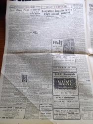 Cumhuriyet Gazetesi - 17 Mayıs 1947 - Sulhun Gecikmesi Yüzünden Köşe Yazısı - Truman Bugün Yardım Tasarısını İmza Ediyor - Cumhurbaşkanı İsmet İnönü Dün Erkek Sanat Okulunu Kızılay Aşamasını Ve Cerrahpaşa Hastanesini Gezdi Fotoğraf - Hayrabolu Jandarma Komutanı Yüzbaşı Ali Ertan'ın Muhakemesi - Kırkpınar Güreşlerine Katılacak Pehlivanlar Fotoğraf - Aksaray Topkapı Yolu Nasıl Yapılıyor - Dün İnönü Stadında Yapılan 19 Mayıs Provaları - Ölümünün 67. Yıldönümünü Vesilesiyle Şair Ziya Paşa Yazan Taha Toros - Sosyalist İngiltere'nin 1947 Senesi Bütçesi - Markopaşa Gazetesi Kapatıldı - Türkçe Sözlü Şark Dramı Naime Şark Sinemasında - Bolşevikler Açık Ve Dürüst Konuşabilir Mi - Adak Yazan Kemal Ragıp Yazı Dizisi - Şaşılacak Hünerler Yazan Burhan Felek Köşe Yazısı - Galatasaray Vefa Karşılaşıyor - Doktor Hermann İstanbul'da Konserler Verecek - Eski Tekel Ve Gümrük Bakanı Suad Hayri Ürgüplü Hakkımdaki Soruşturmalar Açıldı - Bugünkü Radyo Programı - Bulmaca - Seiberling Lastikleri - Zehra Bilir