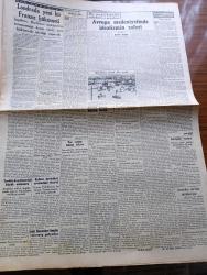Cumhuriyet Gazetesi - 24 Haziran 1940 - Yarım Barış Bütün Barış Yazan Yunus Nadi Köşe Yazısı - Mütareke Şartları Müthiş - Roma Civarında Bir Villada İtalya İle Müzakereler Başladı - Fransız Kabinesine Giren Nazırlardan Laval Ve Marquet Fotoğraf - Londra'da Yeni Bir Fransız Hükümeti - Bugünkü Amerikan Donanmasından Bir Filo Fotoğraf - Milli Küme Maçları Bitiyor - Fenerbahçe Beşiktaş'ı Yendi Fotoğraf - Galatasaray Vefa'yı 3 0 Mağlup Etti - Amerika Süratle Silahlanıyor - Küçük Hikaye Suç Üzerinde Yazan Ahmed Hidayet - Tarihte Türkler ve İngilizler Yazan Ziya Şakir Yazı Dizisi - Yeni Rumen Sefiri M. Kruçesku İstanbul'da -  Maliye Vekili Fuad Ağralı İstanbul'da - Eminönünde Muvakkat Köprüsü Açıldı Fotoğraf - Cumhurreisimiz İsmet İnönü At Yarışlarında - Fenerbahçe Kurtuluş Atletizm Maçı - Dünkü Yüzme Yarışlarına Giren Sporcular Fotoğraf - Cumhuriyet Kız Enstitüsü Sergisi - Türkiye İş Bankası - Bugünkü Radyo Programı - Günün Bulmacası - Frengi Ve Belsoğukluğuna Karşı Protejin - Sümerbank