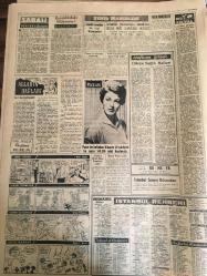 YENİ SABAH GAZETESİ 3 NİSAN 1959 YIL :21 SAYI :7215--Kıbrıs da 4 EOKA cı Vekil Oldu: F.Küçük  Geçici Hükümete Girmediği .Makarios Maliye Hariciye Vekillerini Aldı  --Haluk Şaman Memurlar yüzde 31 zam gördü dedi ---Üç Vilayette dün şiddetli iki deprem kaydedildi --Yardımcı ,Maarif Meseleleri Hakkında Geniş İzahat Verdi --Marmara da 2 genç kayboldu --Eisenhower NATO Komünist İlerlemesini Durdurdu Dedi ---Karanlık da ki  Milyonlar :Siyavuşgil --İstanbul Rehberi ---İsrail de ihtiyatların silah altına çağrılması seferberlik zannedildi --Üsküdar Kız Kolejinde Zehirlenme ---Ordu Takımı  bu sabah  antrenman yapacak ---Fransız Ordu Futbol Takımı Şehrimizde ---Bahsi müşterek ve olimpiyat tesisleri ---Voleybol liginde prestij maçı Galatasaray -Darüşşafaka --İsmail Galatasaray dan ayrılmak istiyor ---Bern B.Elçimiz  F.K Gökay dün gece yurda geldi ---Bir jet hava da infilak etti --Çocuğunun gözü önünde  karısını  boğarak öldürdü --Dağınık ve başıboş manzara --