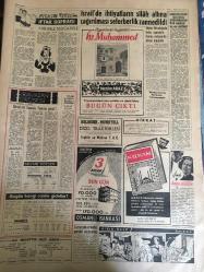 YENİ SABAH GAZETESİ 3 NİSAN 1959 YIL :21 SAYI :7215--Kıbrıs da 4 EOKA cı Vekil Oldu: F.Küçük  Geçici Hükümete Girmediği .Makarios Maliye Hariciye Vekillerini Aldı  --Haluk Şaman Memurlar yüzde 31 zam gördü dedi ---Üç Vilayette dün şiddetli iki deprem kaydedildi --Yardımcı ,Maarif Meseleleri Hakkında Geniş İzahat Verdi --Marmara da 2 genç kayboldu --Eisenhower NATO Komünist İlerlemesini Durdurdu Dedi ---Karanlık da ki  Milyonlar :Siyavuşgil --İstanbul Rehberi ---İsrail de ihtiyatların silah altına çağrılması seferberlik zannedildi --Üsküdar Kız Kolejinde Zehirlenme ---Ordu Takımı  bu sabah  antrenman yapacak ---Fransız Ordu Futbol Takımı Şehrimizde ---Bahsi müşterek ve olimpiyat tesisleri ---Voleybol liginde prestij maçı Galatasaray -Darüşşafaka --İsmail Galatasaray dan ayrılmak istiyor ---Bern B.Elçimiz  F.K Gökay dün gece yurda geldi ---Bir jet hava da infilak etti --Çocuğunun gözü önünde  karısını  boğarak öldürdü --Dağınık ve başıboş manzara --